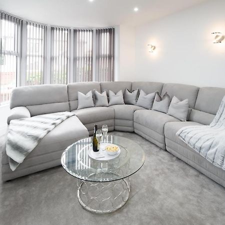 Large, Modern Family Home With Hot Tub Blackpool Zewnętrze zdjęcie
