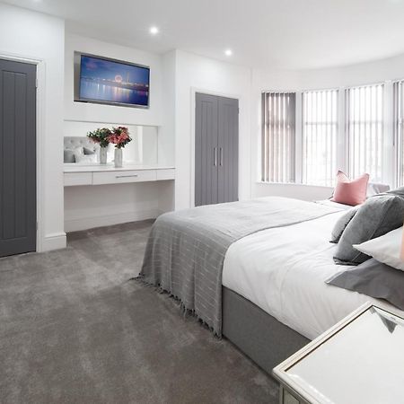 Large, Modern Family Home With Hot Tub Blackpool Zewnętrze zdjęcie