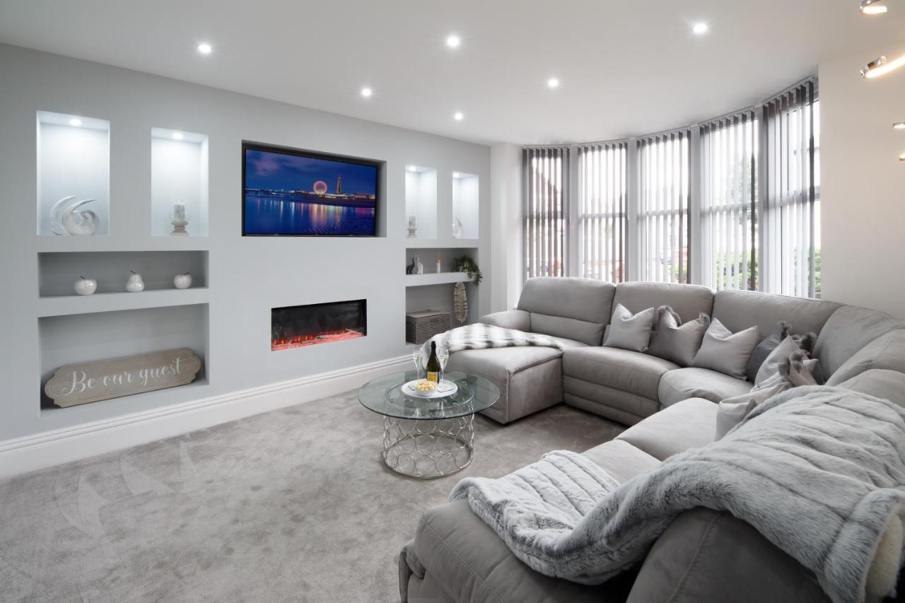 Large, Modern Family Home With Hot Tub Blackpool Zewnętrze zdjęcie