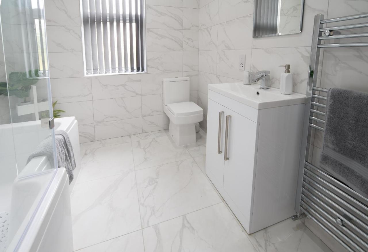 Large, Modern Family Home With Hot Tub Blackpool Zewnętrze zdjęcie