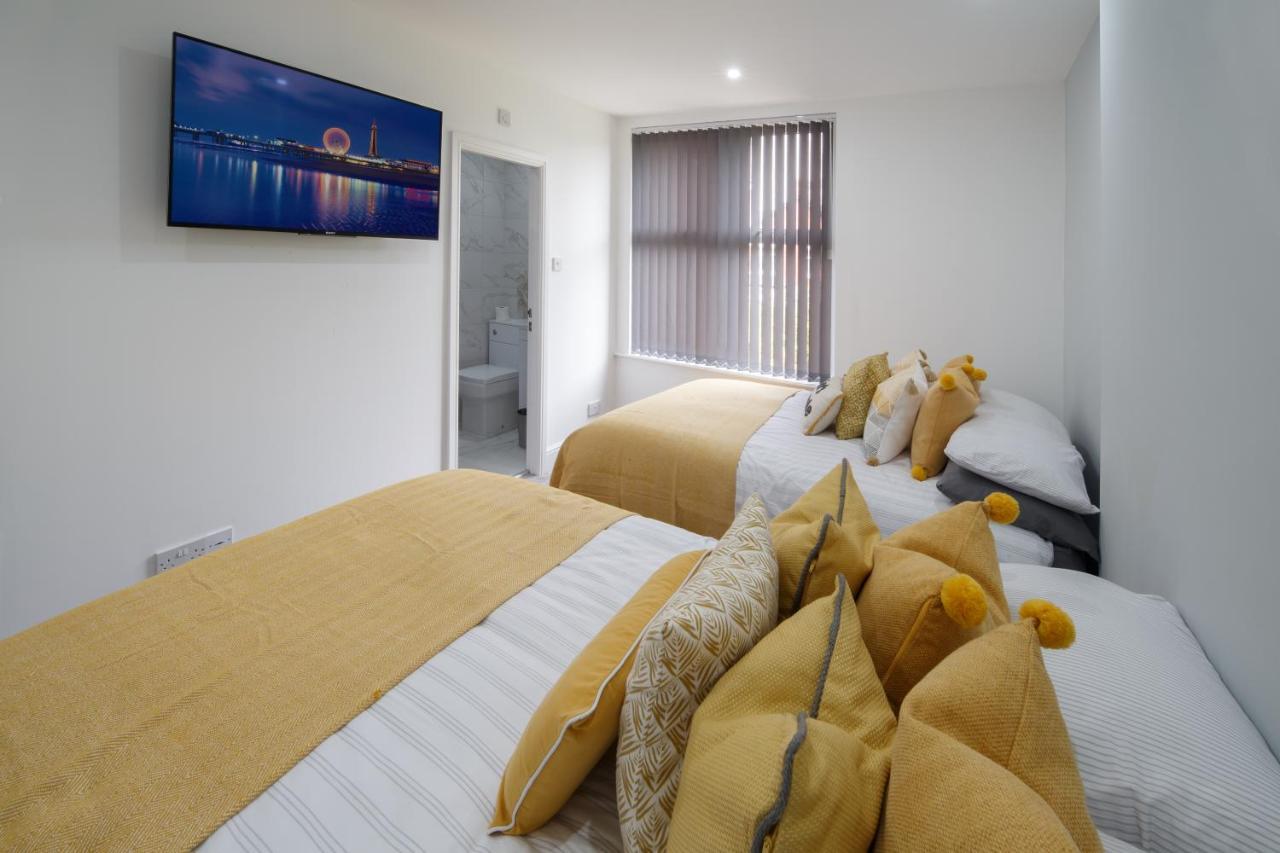 Large, Modern Family Home With Hot Tub Blackpool Zewnętrze zdjęcie